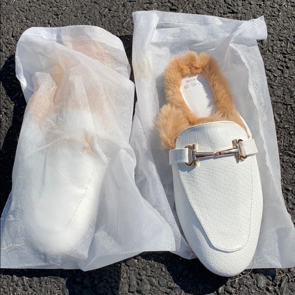 White shoes with beige fluffy material inside✨💕